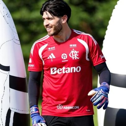 Rossi celebra três anos no Fla: Feliz por continuar, por enquanto