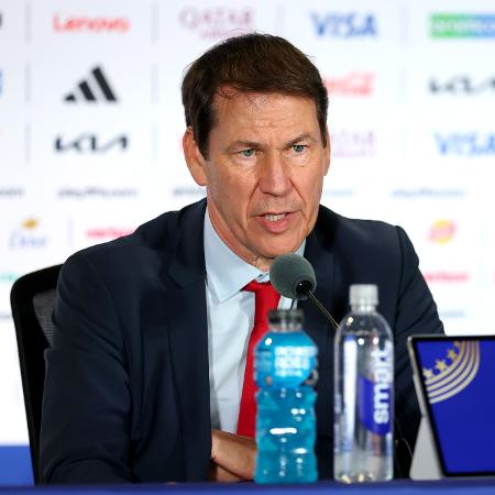 Rudi Garcia, técnico da Bélgica, ironiza decisão da Fifa sobre cartão de Balogun