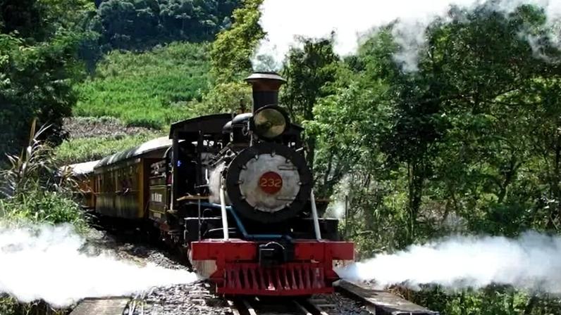 Santa Catarina busca retomar trem de passageiros após 35 anos entre Mafra e São Francisco do Sul.