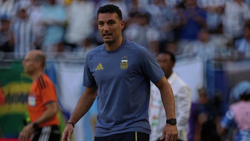 Contra Cabo Verde, Scaloni chegou aos 100 jogos pela Argentina