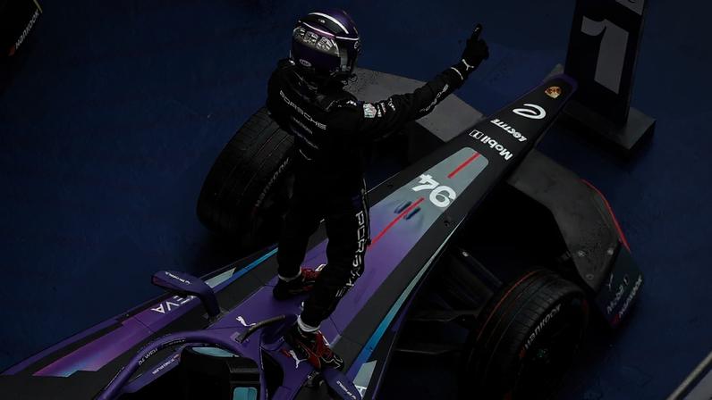 Pascal Wehrlein celebra vitória em Xangai