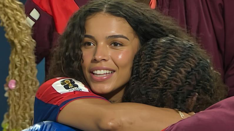Sidny Lopes Cabral, lateral de Cabo Verde, comemora gol com a namorada Jayley da Cruz