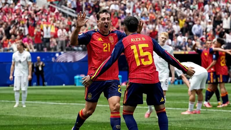 Oyarzabal comemora gol da Espanha contra a Áustria, pela segunda fase da Copa do Mundo — Foto: Reuters/Kirby Lee