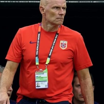 Técnico da Noruega critica decisão da FIFA sobre cartão vermelho de Balogun
