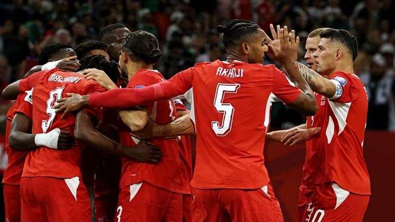 Suíços comemoram a classificação para as oitavas de final da Copa do Mundo