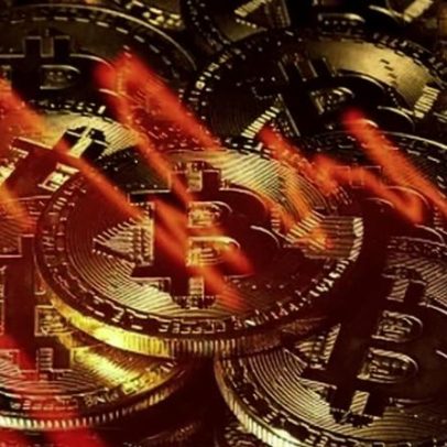 Analistas apontam queda do Bitcoin a US$ 50 mil antes de recuperação