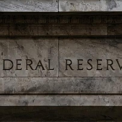 BofA projeta três altas de juros nos EUA em 2026 devido à pressão de preços