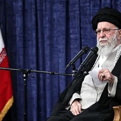 Imagens mostram caixão com o corpo de Ali Khamenei