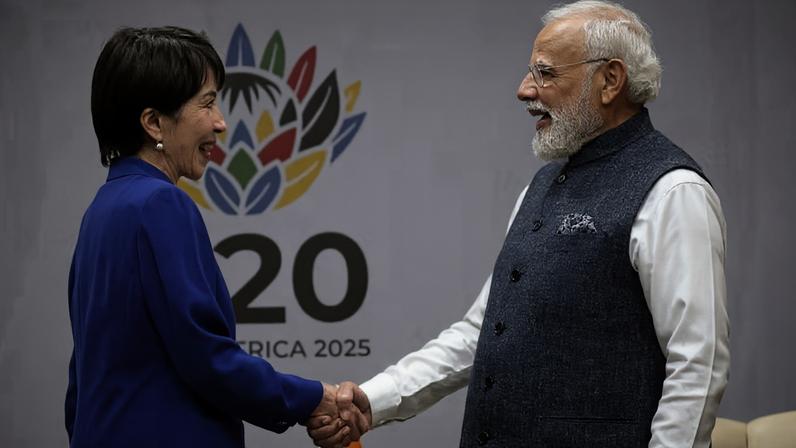Takaichi e Modi em cúpula do G20 — Foto: Reprodução: Nikkei Asia