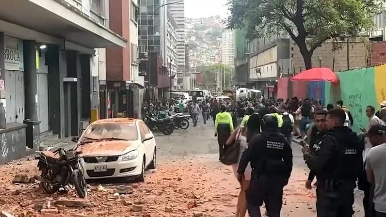 Imagens mostram moradores nas ruas da Venezuela depois dos terremotos; no Brasil, relatos vieram de capitais do Norte