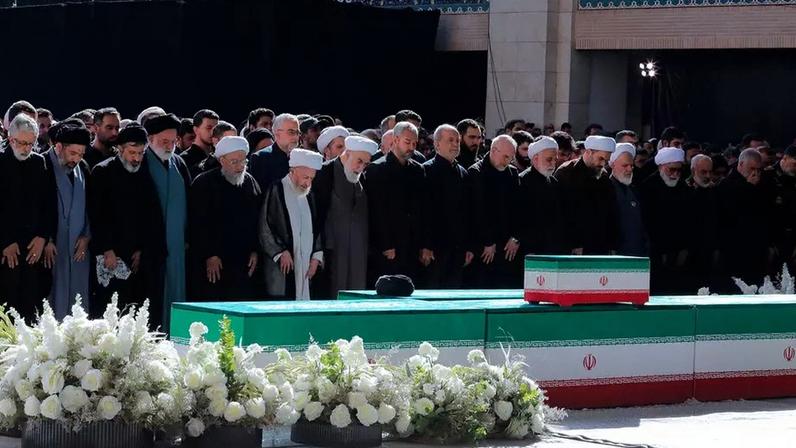 Filhos de Ali Khamenei no segundo dia do funeral; líder continua desaparecido