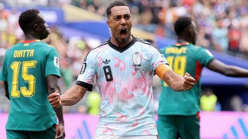 Tielemans, da Bélgica, comemora gol contra Senegal na Copa do Mundo