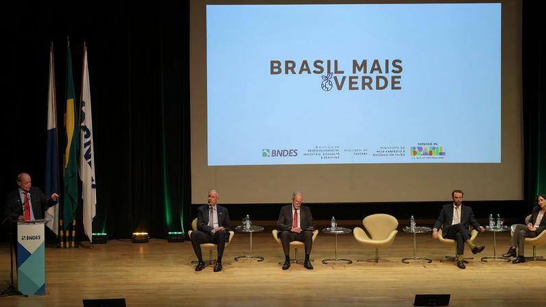 Rio de Janeiro (RJ), 02/07/2026 – O presidente do Banco Nacional de Desenvolvimento Econômico e Social (BNDES), Aloizio Mercadante durante evento Brasil Mais Verde, 1º Fórum Econômico da Transformação Ecológica Brasileira, na sede do banco, no centro do Rio de Janeiro. Foto: Tomaz Silva/Agência Brasil