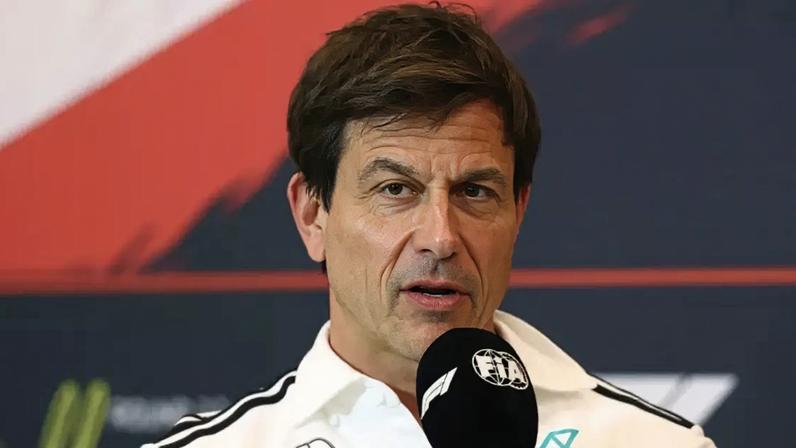 Toto Wolff projeta briga entre Mercedes e Ferrari