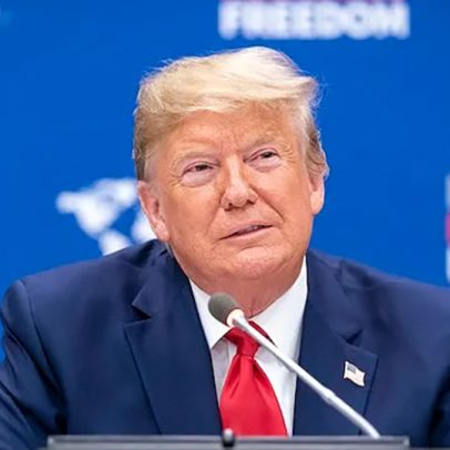 Trump fica na dúvida em relação às negociações com Irã e adia ataque