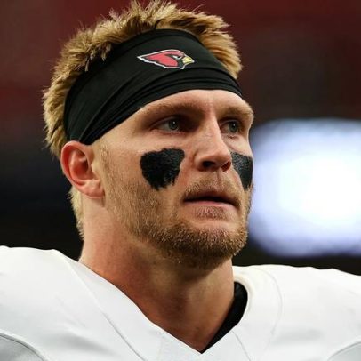 Trey McBride celebra a chegada do RB Jeremiyah Love aos Cardinals