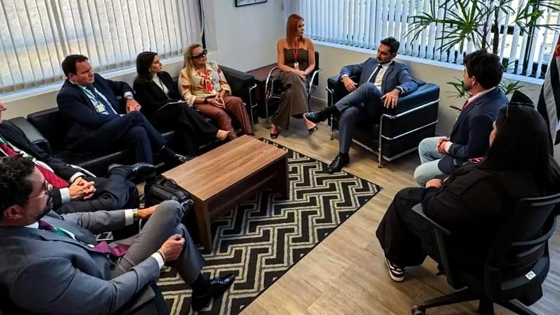 Reunião entre familiares das vítimas do voo 2283 e advogados na Delegacia da Polícia Federal, em Campinas (SP)