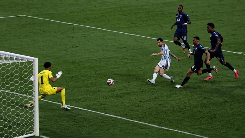 Zouzinha defendeu finalização de Messi durante Argentina x Cabo Verde