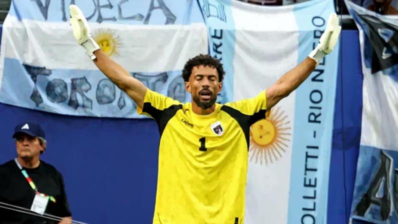 Vozinha, goleiro de Cabo Verde, durante a partida da fase de 32 avos de final da Copa do Mundo FIFA de 2026 entre Argentina x Cabo Verde, no Miami Stadium, na Flórida, Estados Unidos, nesta sexta-feira (03).