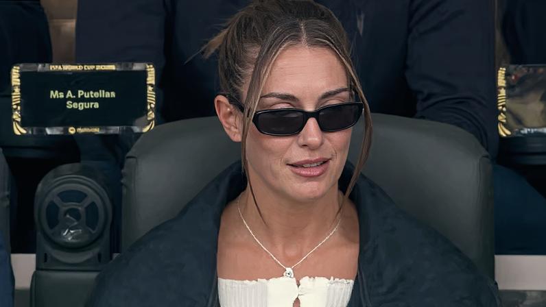 Alexia Putellas marca presença em jogo da Espanha — Foto: Reprodução/Transmissão da Globo