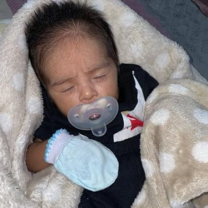 Bebê recebe nome em homenagem a Rayan, ex-Vasco, após pegadinha da irmã