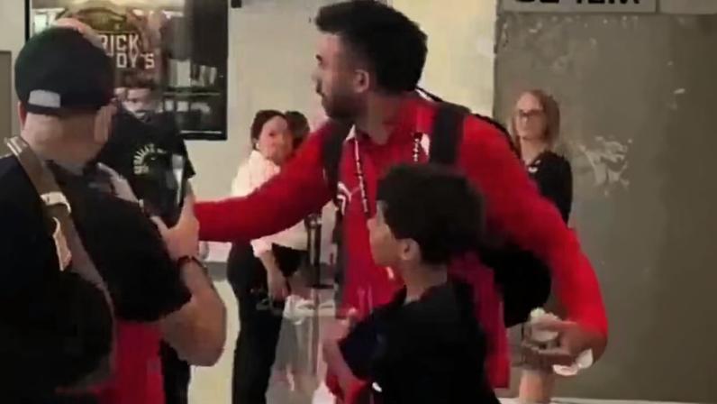 Trezeguet, do Egito, durante confusão com policiais em Dallas — Foto: Reprodução