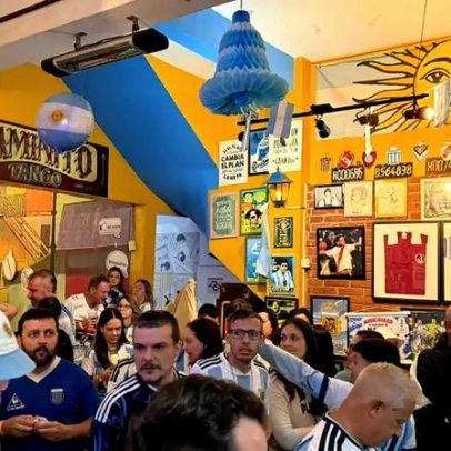Bar argentino em São Paulo rebate críticas: futebol é para se divertir