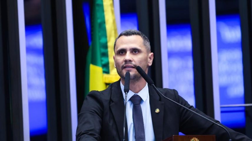 Republicanos volta atrás e Cleitinho será candidato ao governo de MG