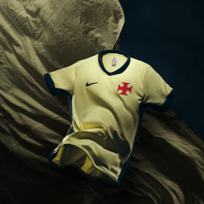 Vasco lança terceira camisa inspirada nas naus de sua história