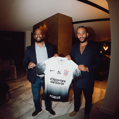 Corinthians anuncia renovação com Memphis Depay