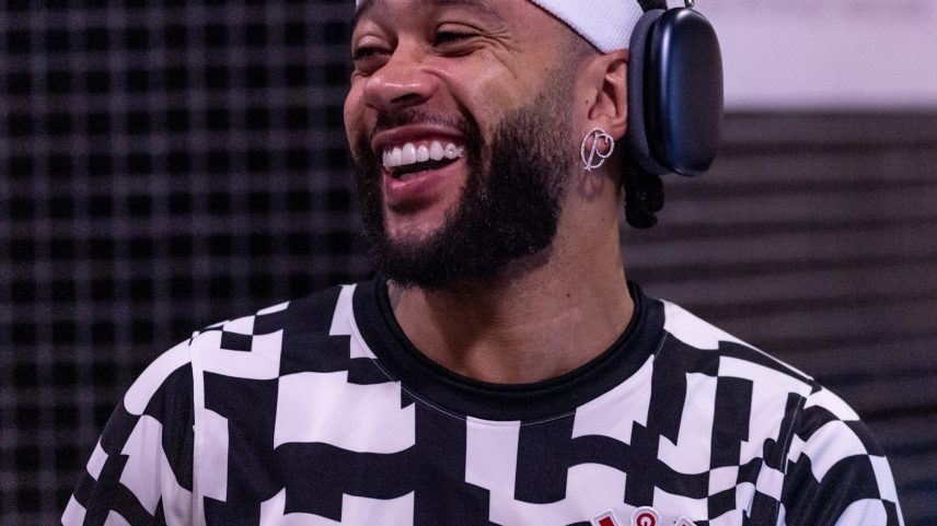 Saiba como uma busca em site na internet levou Memphis ao Corinthians