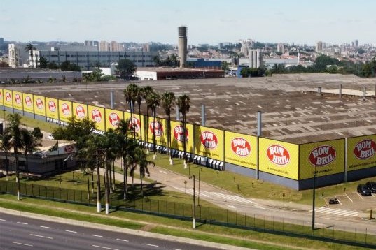 Homem mata três colegas de trabalho a facadas em fábrica da Bombril
