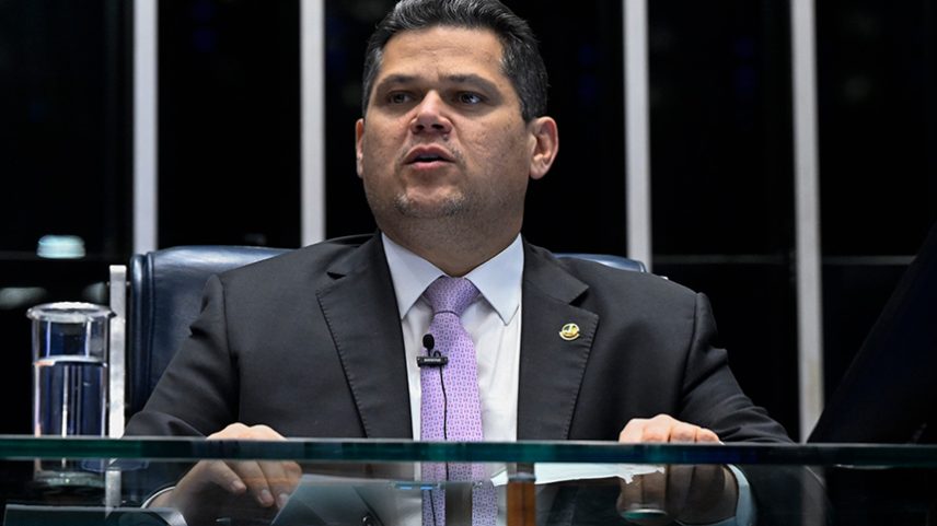Alcolumbre diz que dinheiro para "Dark Horse" foi esquecido: "Agora o culpado só é o Moraes"
