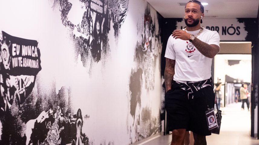 Corinthians multa Memphis após vídeo com Parque São Jorge em chamas