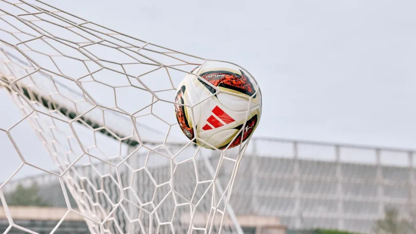Nova bola da Bundesliga assusta goleiros e anima atacantes na Alemanha