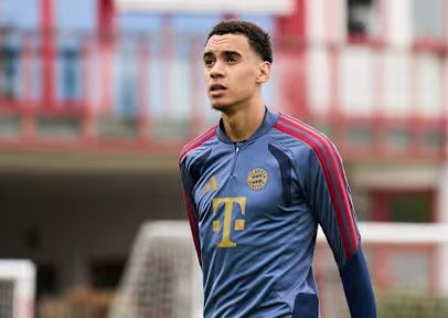 Musiala volta a passar mal em campo em amistoso do Bayern de Munique