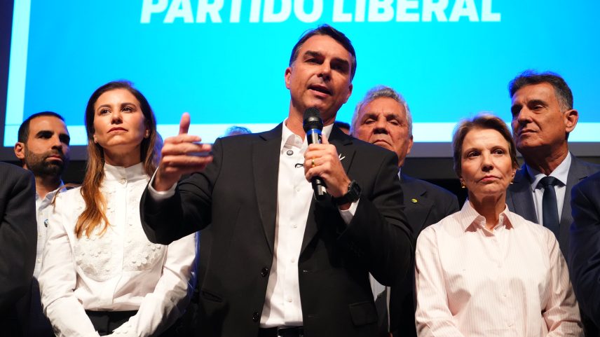 Flávio formaliza candidatura à Presidência no TSE após crise de filiação