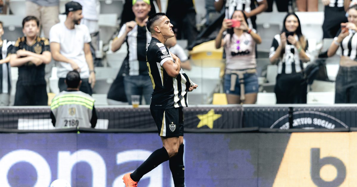 Cuello brilha, Atlético-MG atropela o Grêmio e chega a nove jogos invicto