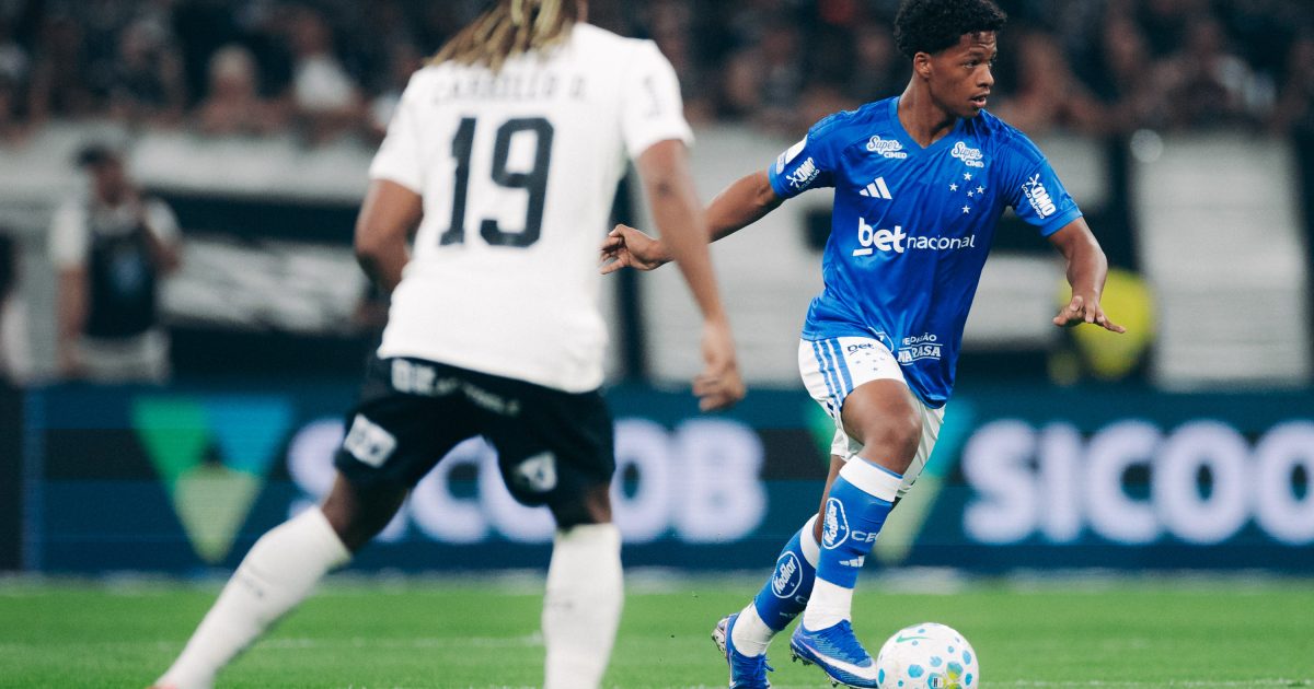 Reservas decidem, Cruzeiro vence o Corinthians e segue no G-5