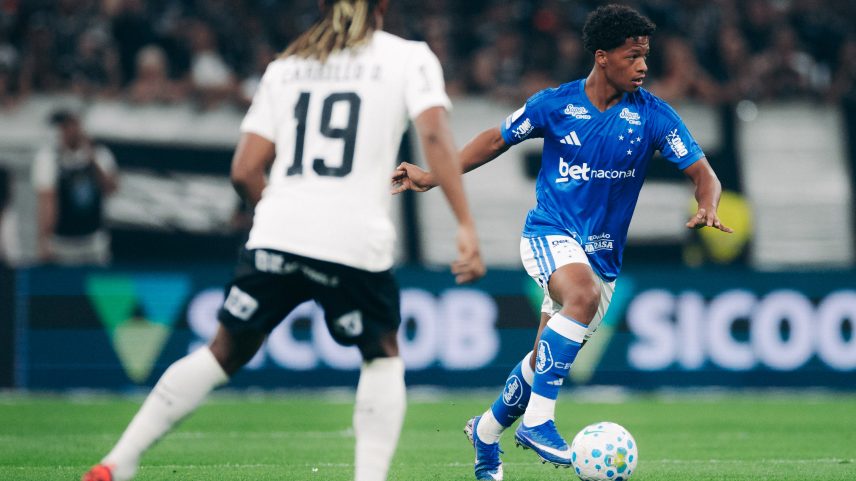 Reservas decidem, Cruzeiro vence o Corinthians e segue no G-5