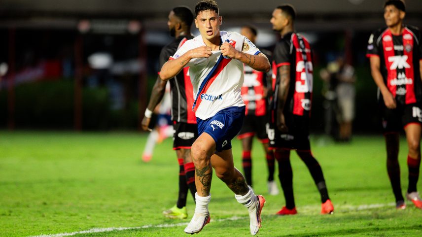 Bahia quebra tabu histórico e cala o Vitória em clássico no Barradão