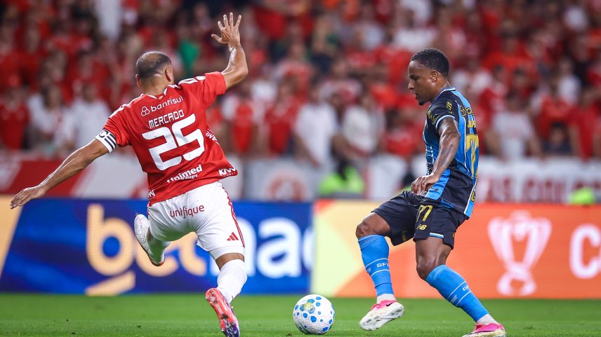Gre-Nal tem 43 faltas, polêmica com VAR e termina sem gols