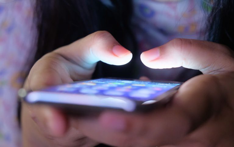 IA pode prejudicar crianças mais que redes sociais, alerta ex-chefe do Google