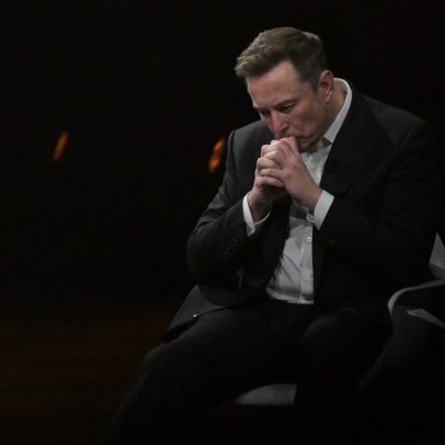 Elon Musk: quase R$ 2 trilhões a menos, mas ainda o mais rico do mundo