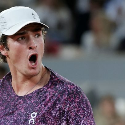 João Fonseca vence Tsitsipas e avança à terceira fase do Masters de Montreal
