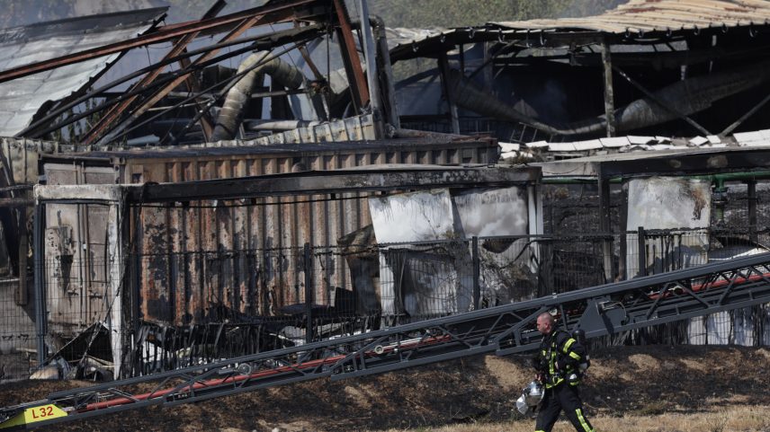 30 mil pessoas são confinadas em casa após incêndio na França