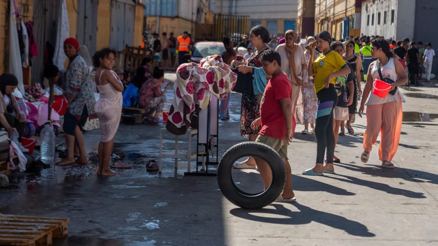 Pelo menos 2 mil migrantes permanecem em Ceuta; autoridades divergem sobre total