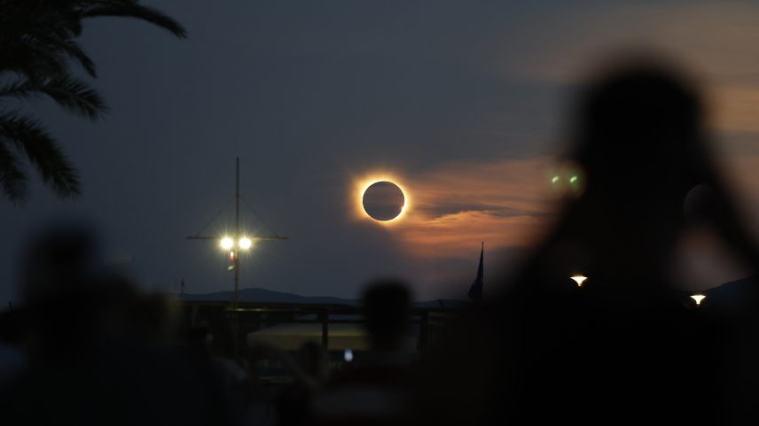 Eclipse solar total é visto na Islândia e na Espanha; assista vídeo