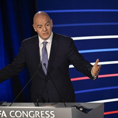 UEFA prepara denúncia criminal contra Infantino