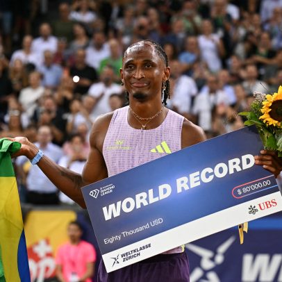 Alison dos Santos bate recorde mundial nos 400m com barreiras